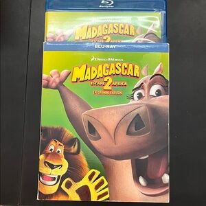 Dreamworks Madagascar 2 Blu-ray with Vibrant Green and Brown Cover
